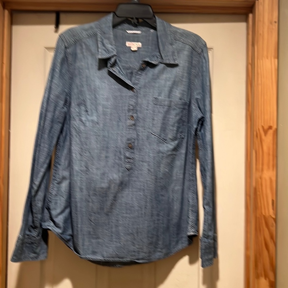 Great soft denim shirt.